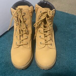 Zigisoho size 7.5 tan boot